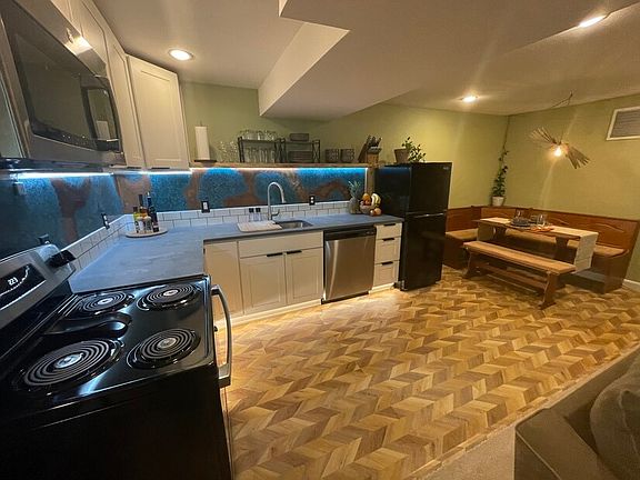 Fully equipped kitchen and coffee bar