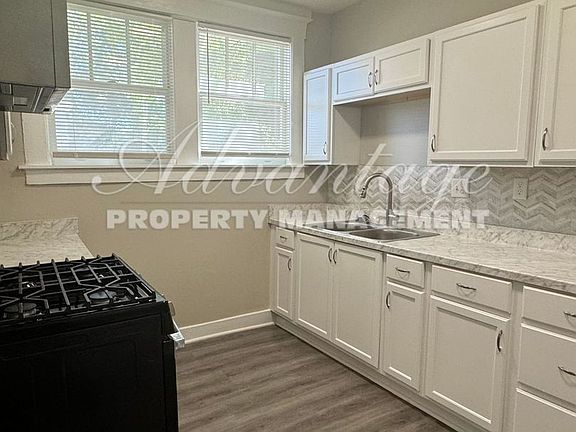 4th image of 1099 N Parkway Ave Unit 1