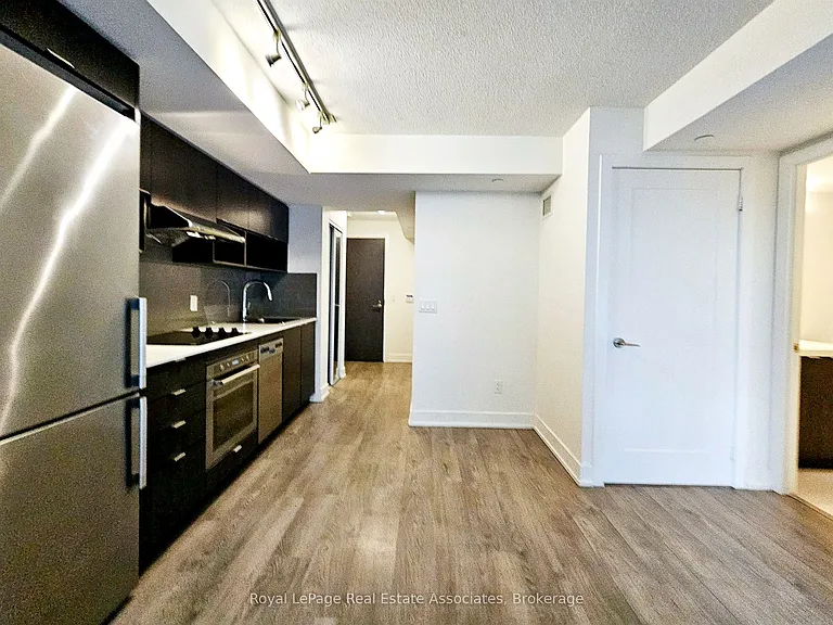 7 Mabelle Ave #905 — Photo 8