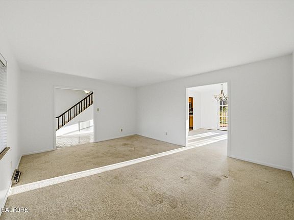 5th image of 241 Crowfield Rd