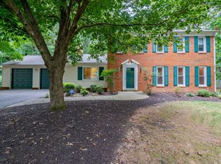 10409 Adel Rd, Oakton, VA 22124