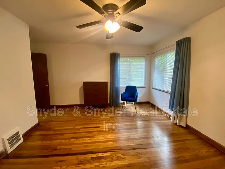 1093 N Main St — Photo 14