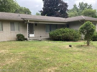 4394 Apache Dr, Burton, MI 48509