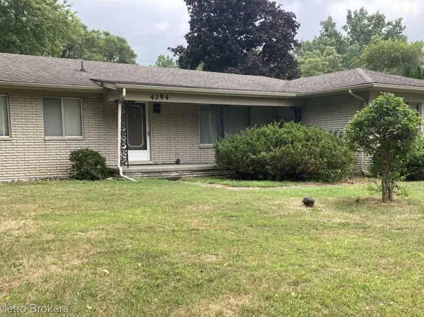 4394 Apache Dr, Burton, MI 48509