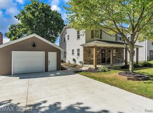 2427 Davis Rd, Fenton, MI 48430
