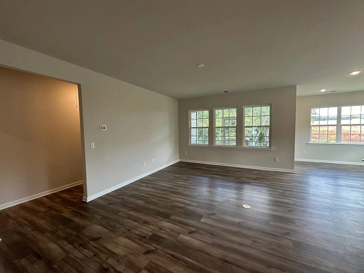 3 bed, 1620 sqft, $2,098 — Photo 3