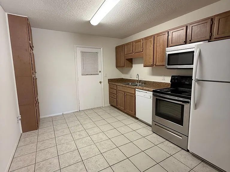 108 Scranton St #5 — Photo 3