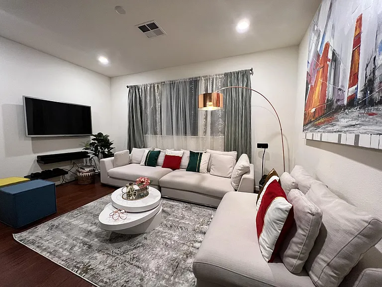 218 Rosarno Ct — Photo 1