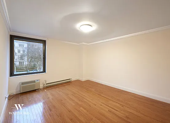 Sold by Warburg | media 4