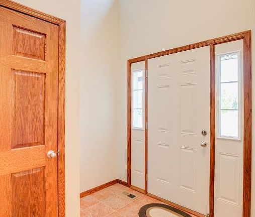 3rd image of 10611 Kyle Ct N