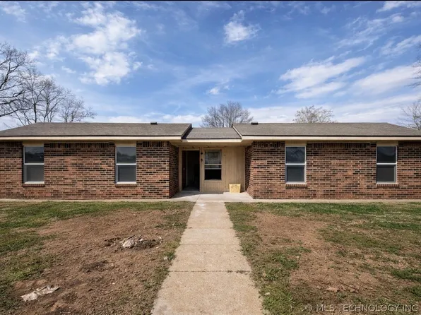 100 W Oak St, Webbers Falls, OK 74470