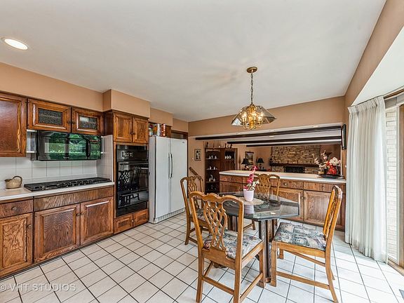3rd image of 1103 W Cedar Ln