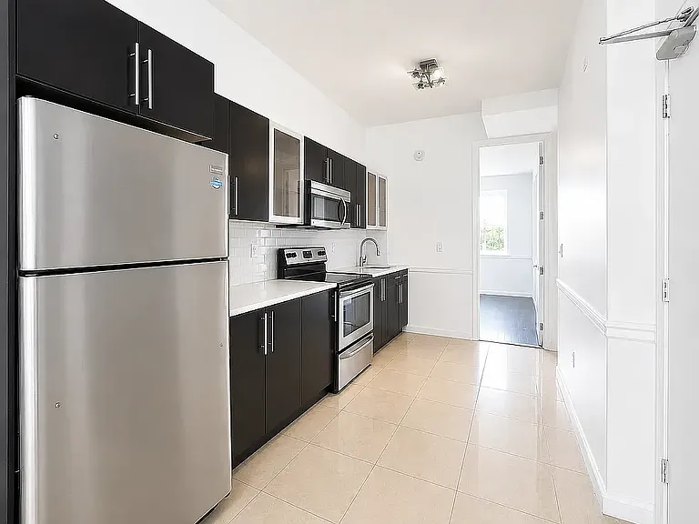 436 Wilson Ave #2V — Photo 2