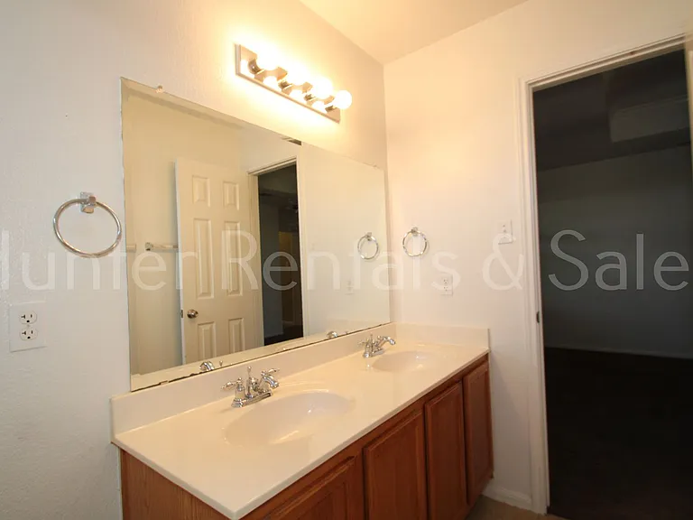 505 E Vega Ln — Photo 20