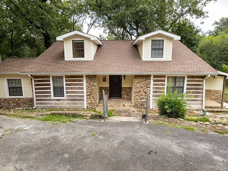 3259 Ozark Cir — Photo 1