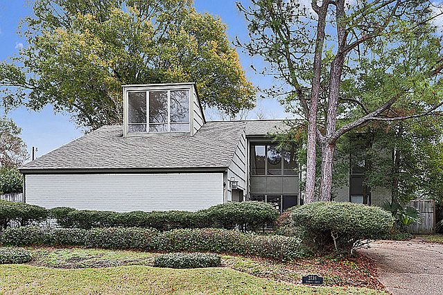 1st image of 2738 Danbury Dr