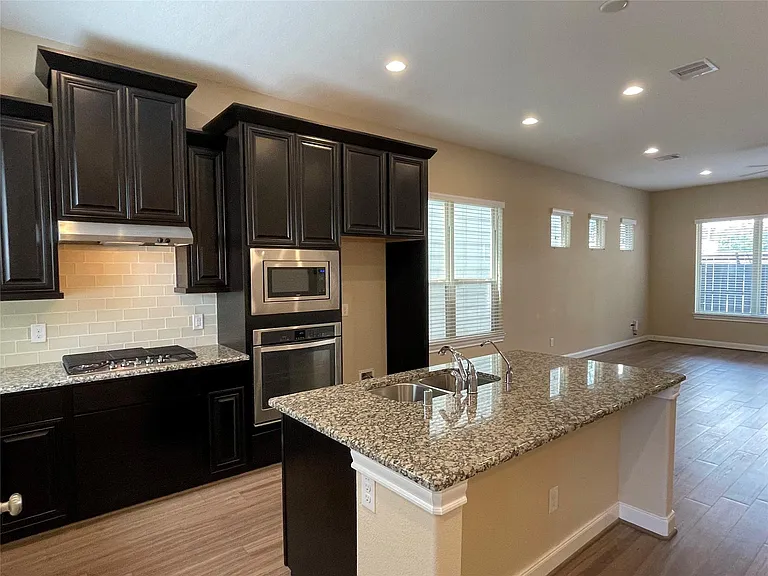 10418 Quiet Courtyard Rd — Photo 8
