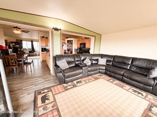 13 E Meadow Lark Dr