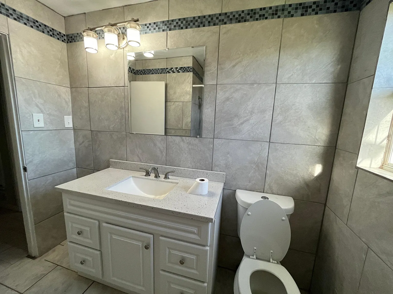 4 bed, 1.5 bath, 1450 sqft, $1,600 — Photo 4
