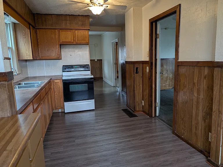 564 Carroll St — Photo 5