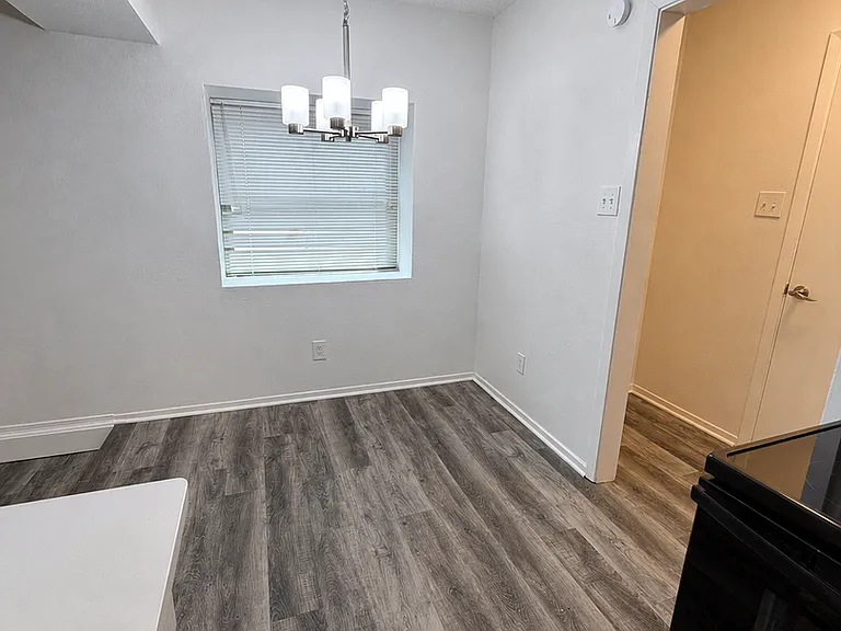 5309 Holly Trl — Photo 5