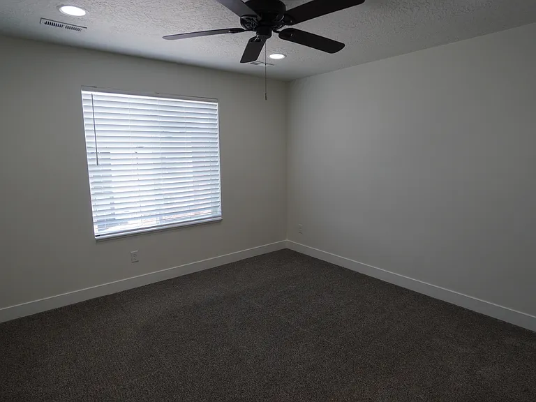 1575 S 150 W — Photo 21