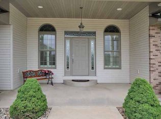 121 Heritage Trl, Moro, IL 62067