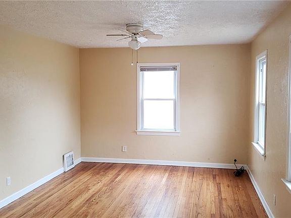 3rd image of 1324 E 360th St
