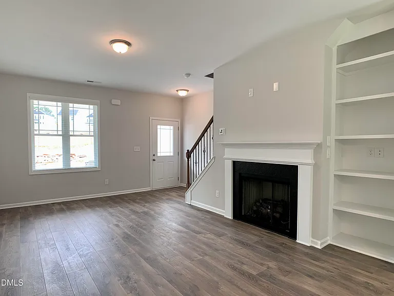 131 Diploma Dr — Photo 2
