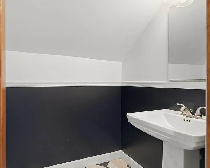 339 E Chestnut St — Photo 23