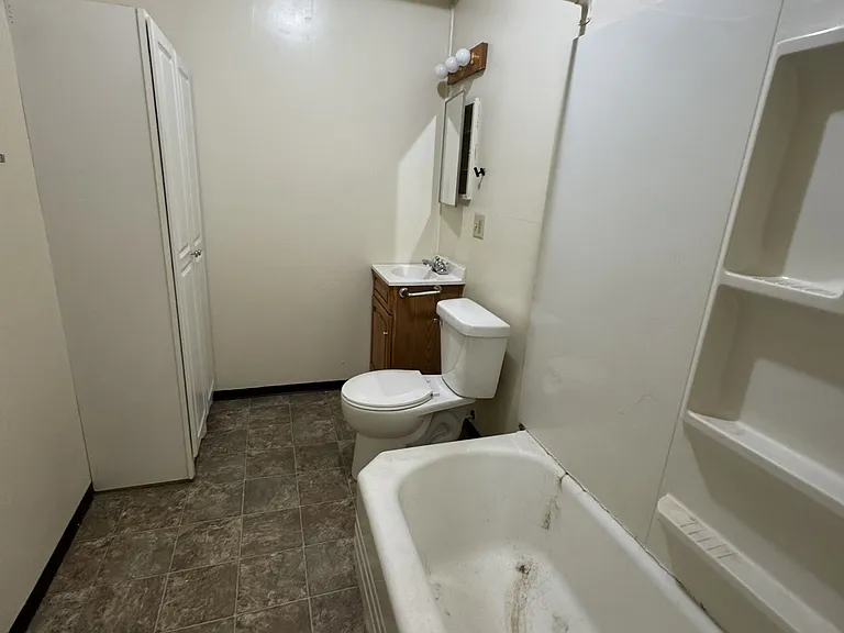 721 E 1st St #7 — Photo 6