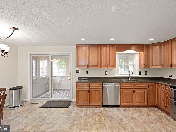 4th image of 603 Blackport Ct