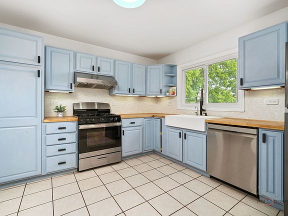 4th image of 1083 Lomond Dr