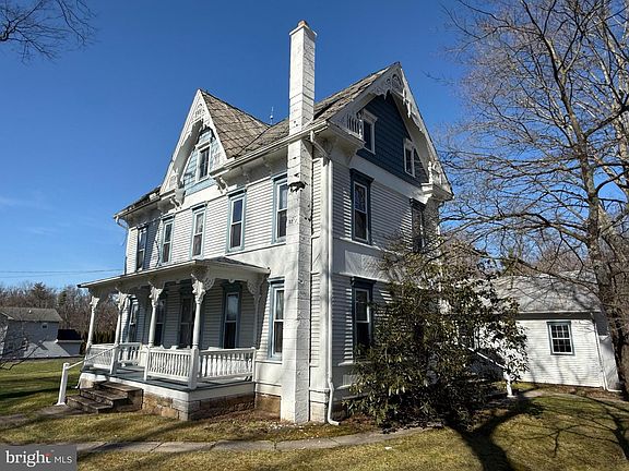 3rd image of 255 Pike Rd