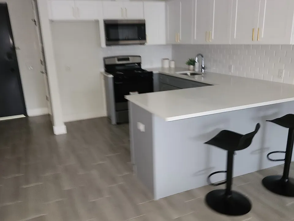 130 Ellis Ave #404