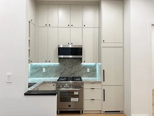 Rented by Chase Global M Realty LLC | media 22