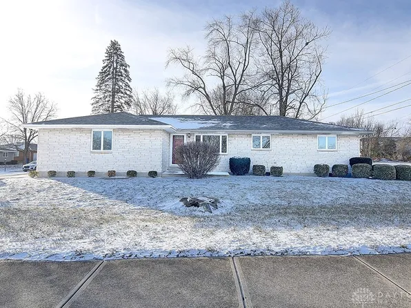 403 Crescent Dr, Lewisburg, OH 45338