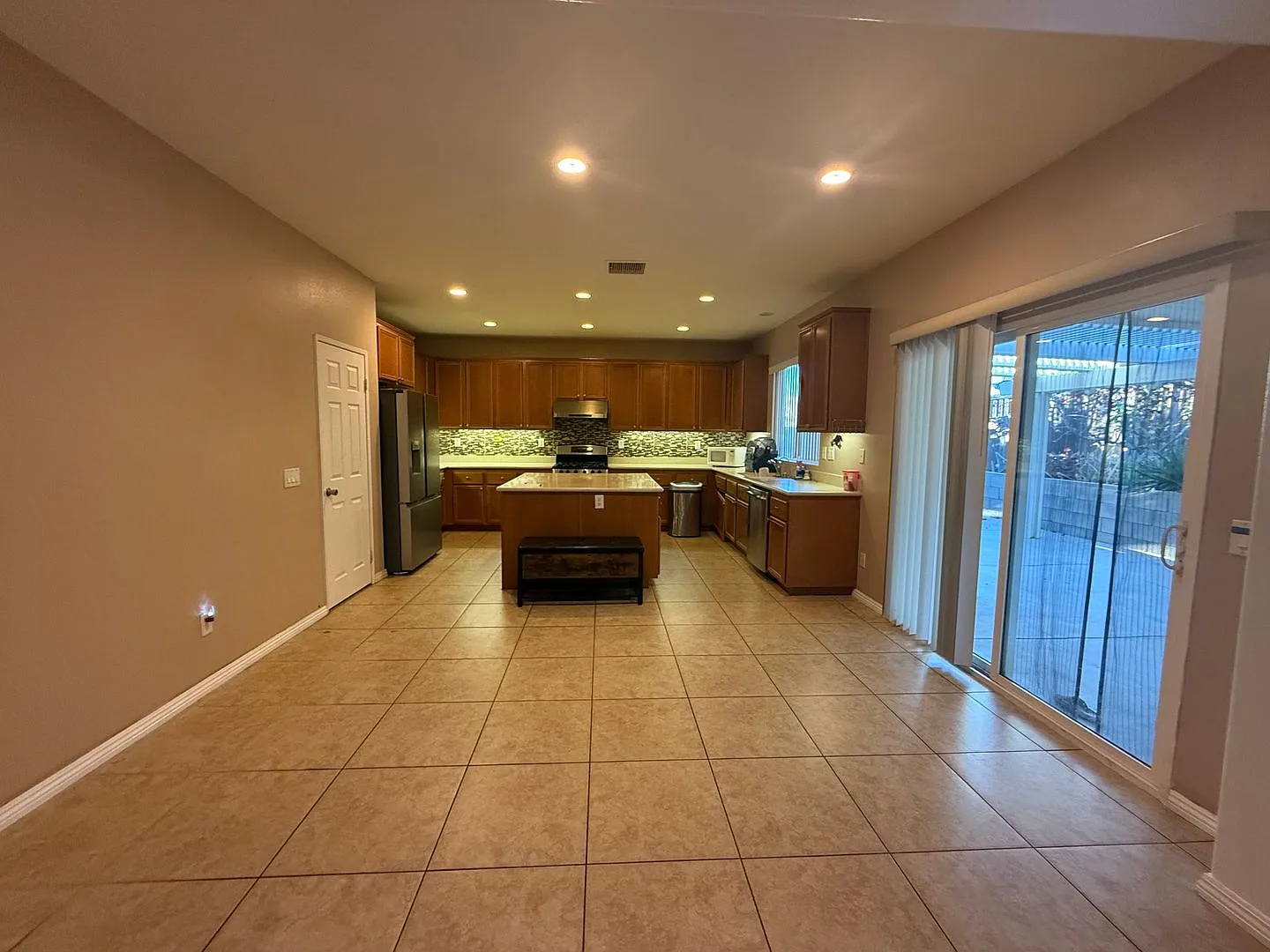 Coming Soon!! Oak Hills, 4 Bedrooms, 3 Baths, 2 Story Home, Solar Power — Photo 2
