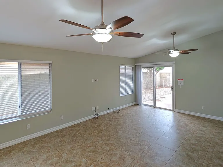 143 S Willow Creek St — Photo 13