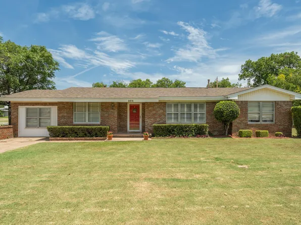 204 E Jefferson Ave, Iowa Park, TX 76367