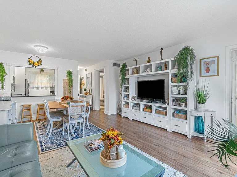 2855 S Garden Dr #211 — Photo 4