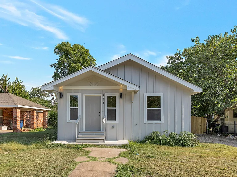 1023 Strickland St — Photo 15