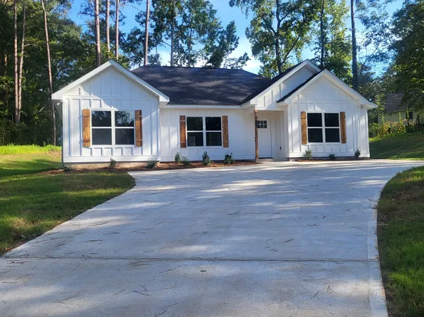 17 Laural Dr, Valley, AL 36854