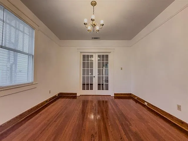 2 bed, 1.0 bath, 949 sqft, $1,425 — Photo 2
