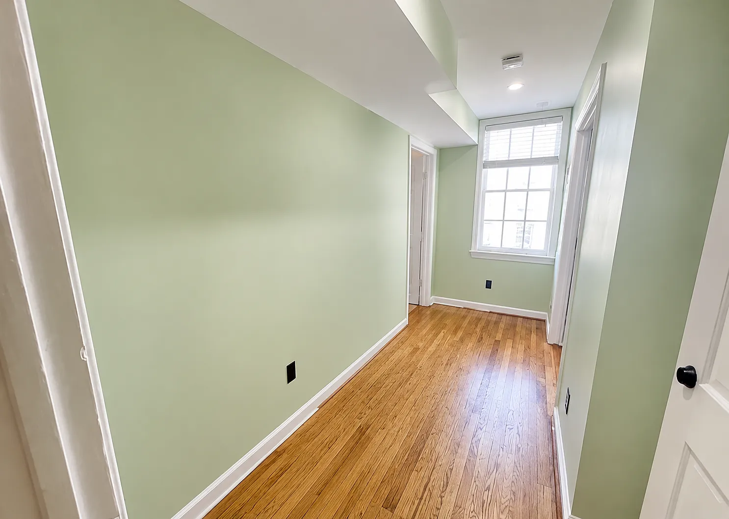 2 bed, 650 sqft, $3,650 — Photo 4