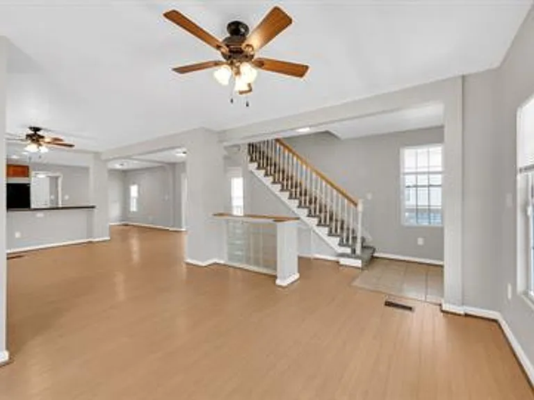 1009 Elkin St — Photo 7