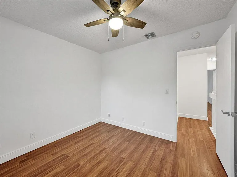 9845 Riverside Dr #8-28 — Photo 18