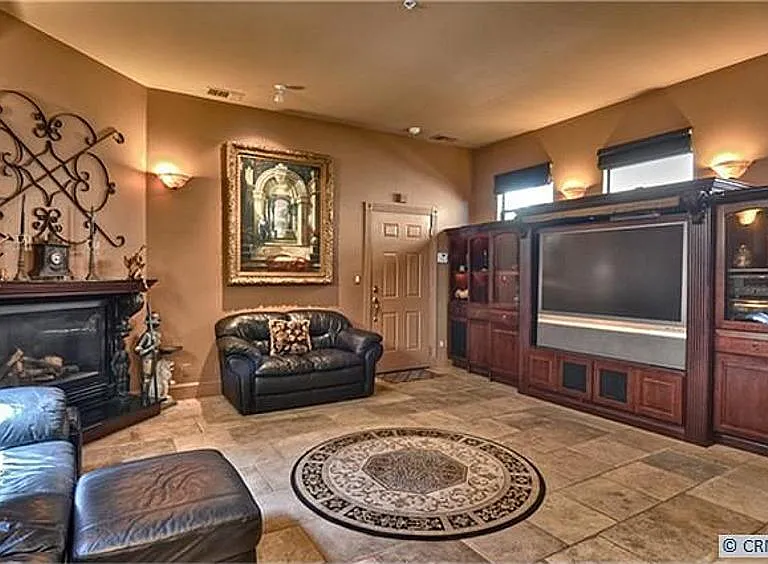 609 Frankfort Ave — Photo 3