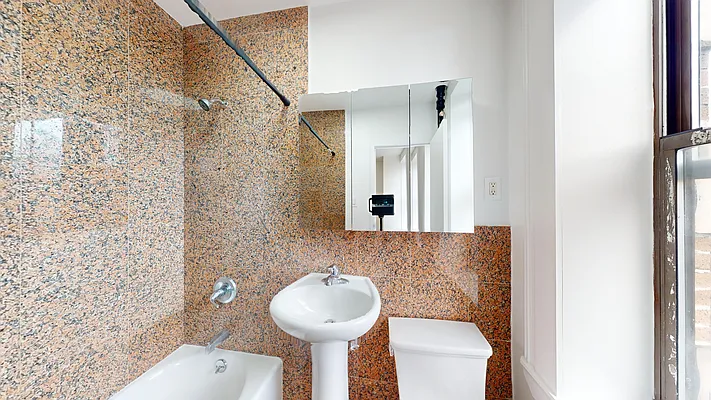 Rented by Bond New York | media 7