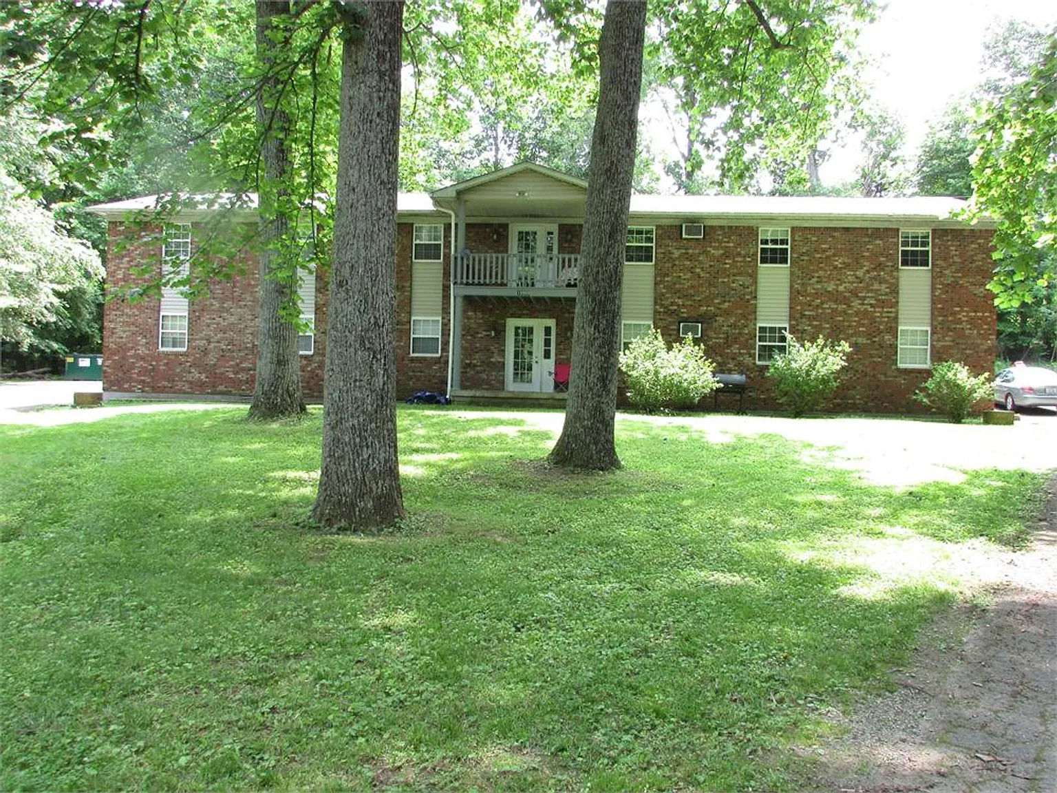 1090 Evelyn Drive — Photo 1